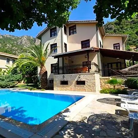 Sleeps 24 Pool Air Con Wifi