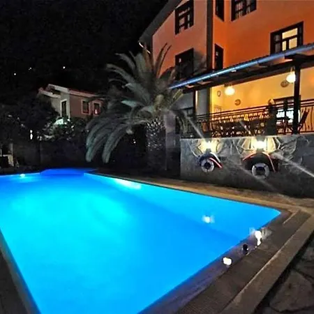 Sleeps 24 Pool Air Con Wifi