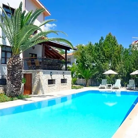 Sleeps 24 Pool Air Con Wifi Willa