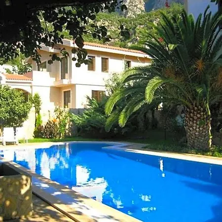 Sleeps 24 Pool Air Con Wifi Marmaris